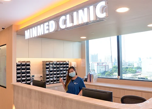 Klinik umum Minmed pada situs resmi; berbeda dari ruang executive screening.
